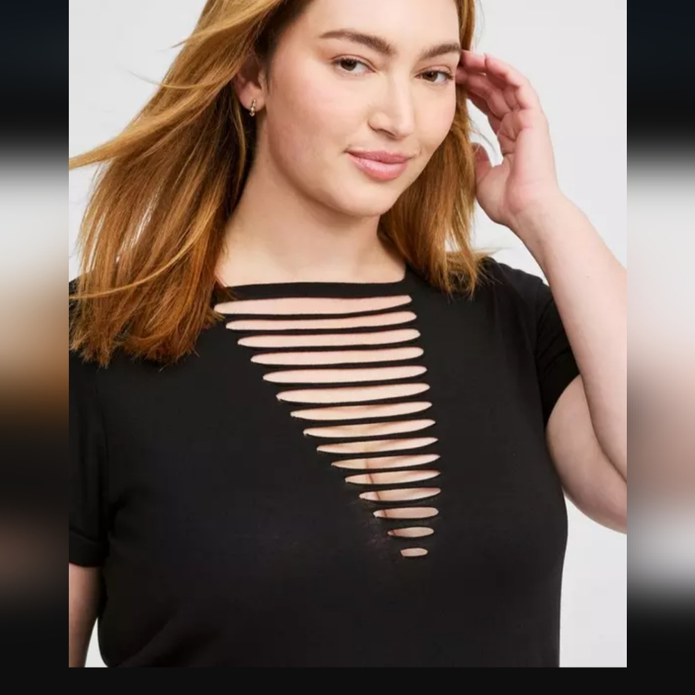 V-Neck Strappy Ladder Slash Tee Size 6 NWT fr Torrid